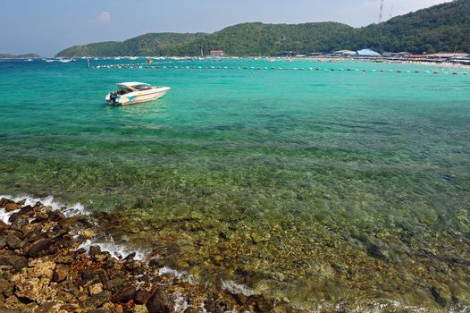 Seascape in blue sky day at Koh Larn, Pattaya, Thailand