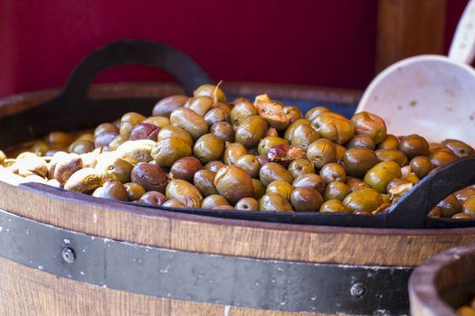 Cocktail, Wooden drums with olives and variants