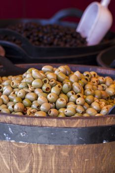 Wooden drums with olives and variants