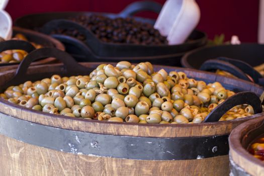 Wooden drums with olives and variants