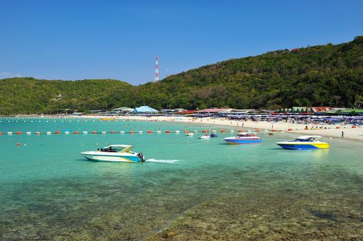 Seascape in blue sky day at Koh Larn, Pattaya, Thailand