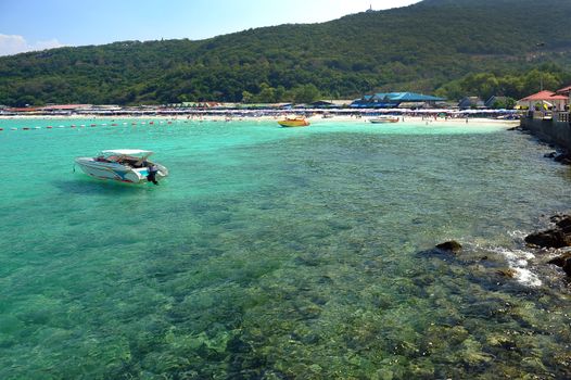 Seascape in blue sky day at Koh Larn, Pattaya, Thailand