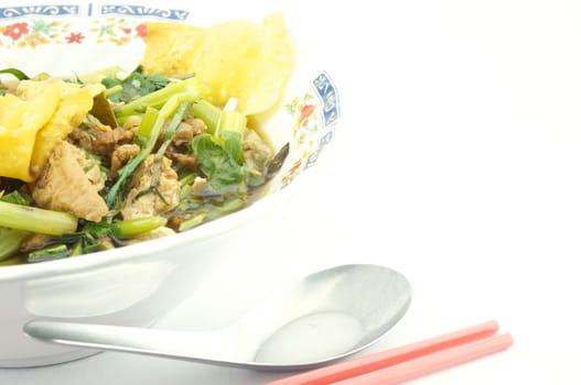 Eating fine cut white rice noodle soup vegetarian for health.