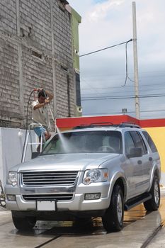 People who wash by hand a automolbile