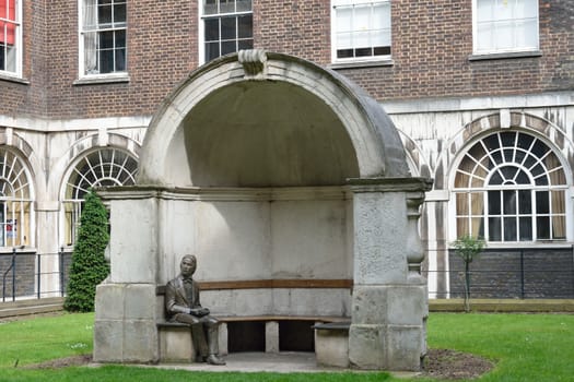 Statue of John Keats guys hospital