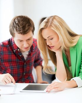 picture of students looking at tablet pc at school