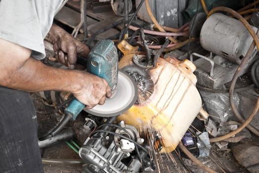 Electric wheel grinding on steel structure