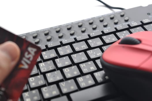 Typing credit card information on Chinese keyboard ; focus on keyboard