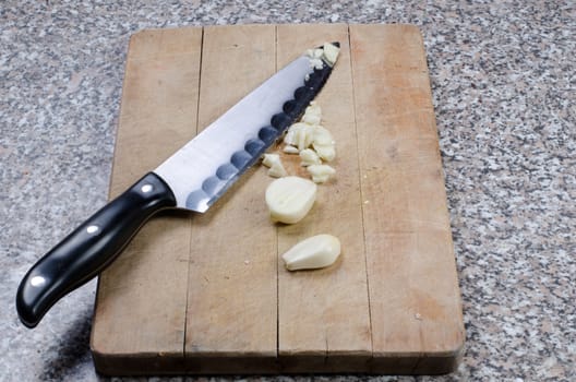 cutting garlic