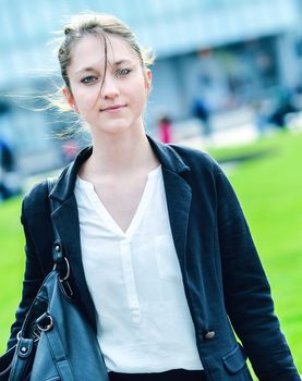 Outdoor expressive portrait of a dynamic junior executive