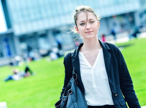 Outdoor expressive portrait of a dynamic junior executive