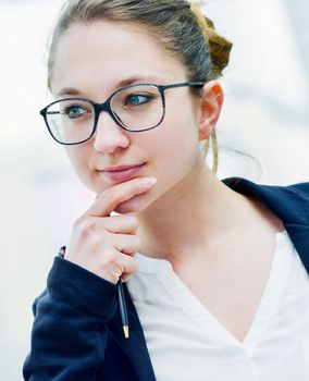 Outdoor expressive portrait of a dynamic junior executive