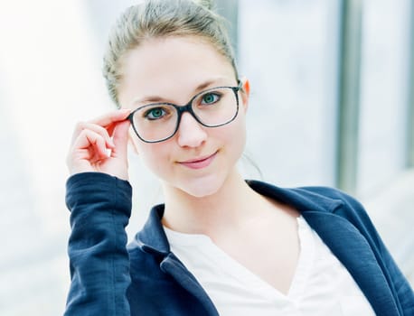 Outdoor expressive portrait of a dynamic junior executive