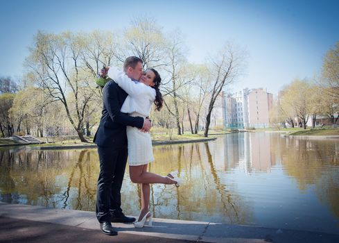 wedding portraits outdoors in the Park in summer