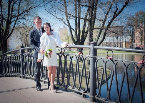 wedding portraits outdoors in the Park in summer