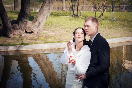 wedding portraits outdoors in the Park in summer