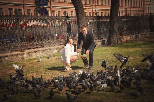 wedding portraits outdoors in the Park in summer