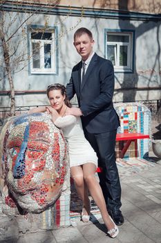 wedding portraits outdoors in the Park in summer