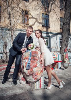 wedding portraits outdoors in the Park in summer