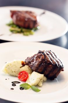 steak with mashed potatoes