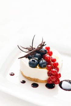 cheesecake with berries