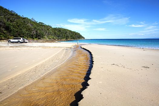 Summercloud Bay is also popularly known as Pipeline because of its surf breaks  off Shelly Point (left)  in the right conditions 4m and named after the Hawaii pipeline because it has the same characteristics.   Famous surf spot and great rock walks