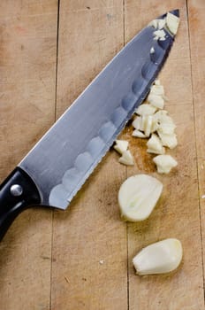 cutting garlic