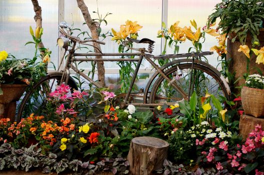 Vintage bicycle decorate in flower garden