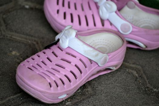 little pink rubber sandal for girl and children