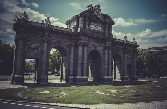 Puerta de Alcal��, Image of the city of Madrid, its characteristic architecture