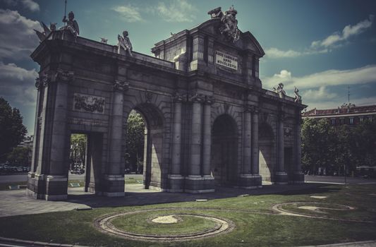 Puerta de Alcal��, Image of the city of Madrid, its characteristic architecture