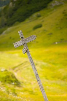 Blank direction sign in the mountains