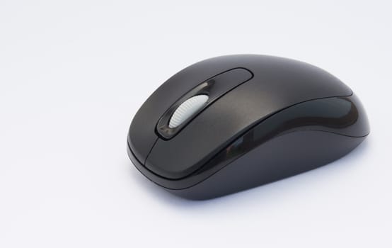 The black wireless mouse on the white background