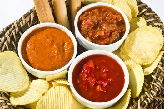 Tortilla chips with salsa