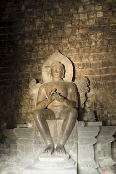 Bhudda statue with feet uncrossed