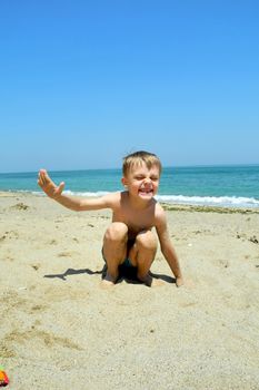       boy plays ashore Black epidemic deathes with sand                         