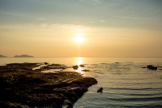 Blue sky and sun in the sea.