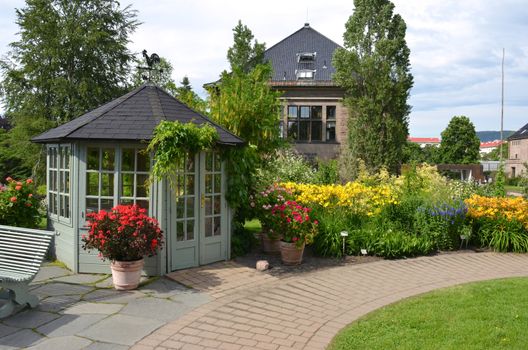 The University Botanical Garden at Tøyen in Oslo is Norway's oldest botanical garden, established in 1814. It is administrated by the University of Oslo. The University of Oslo's oldest building, the Tøyen Manor which was given as a gift in 1812, is located in the garden. The garden originally covered 75,000 square metres, but has since doubled in size. The collection includes roughly 35,000 plants of about 7500 unique species.