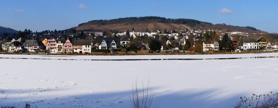 vereiste Mosel in Traben-Trarbach Panorama
