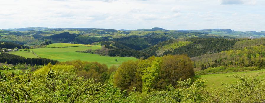 Vulkaneifel Panorama im Frühling