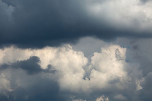 Clouds in th blue sky