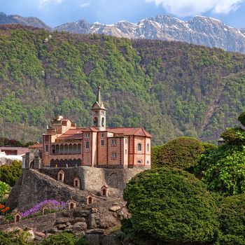 The sanctuary of Madonna del Sasso in Orselina above Locarno is the most famous place of pilgrimage in the Italian part of Switzerland. Nr.54