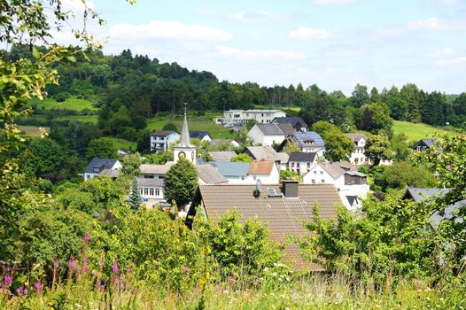 Schalkenmehren in der Vulkaneifel im Sommer
