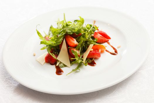 salad with strawberries