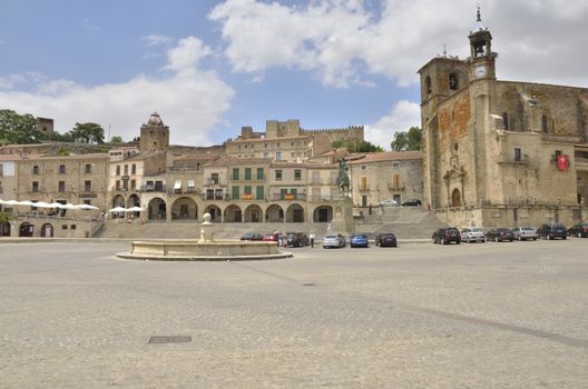 The main square, Renaissance style is the best known of the town of Trujillo, Spain. It is the famous equestrian statue of Francisco Pizarro. Originally, this place was occupied by slums, artisans and merchants. Later, in her palaces and mansions that made this square in the central place of the city in the sixteenth century were built.