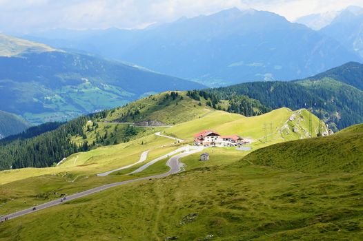 Jaufenpaßstraße in den Südtiroler Alpen