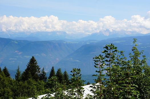 Fernsicht vom Mendelpass in die Dolomiten