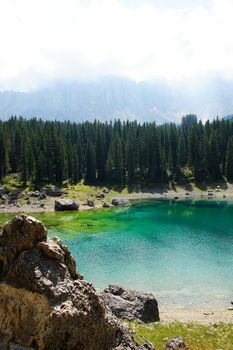 Karersee in den Dolomiten in Südtirol