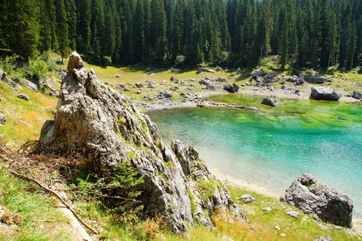 Karersee in den Dolomiten in Südtirol