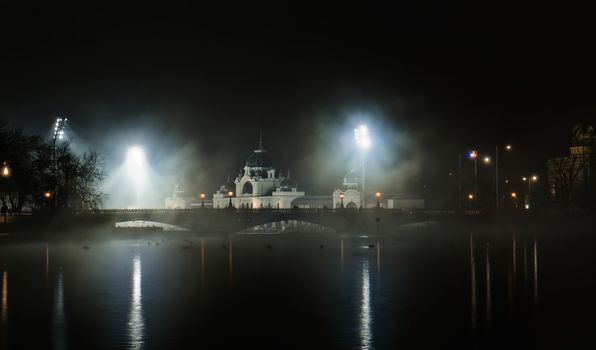 Fog obove the lake in front of a bridge in Budapest